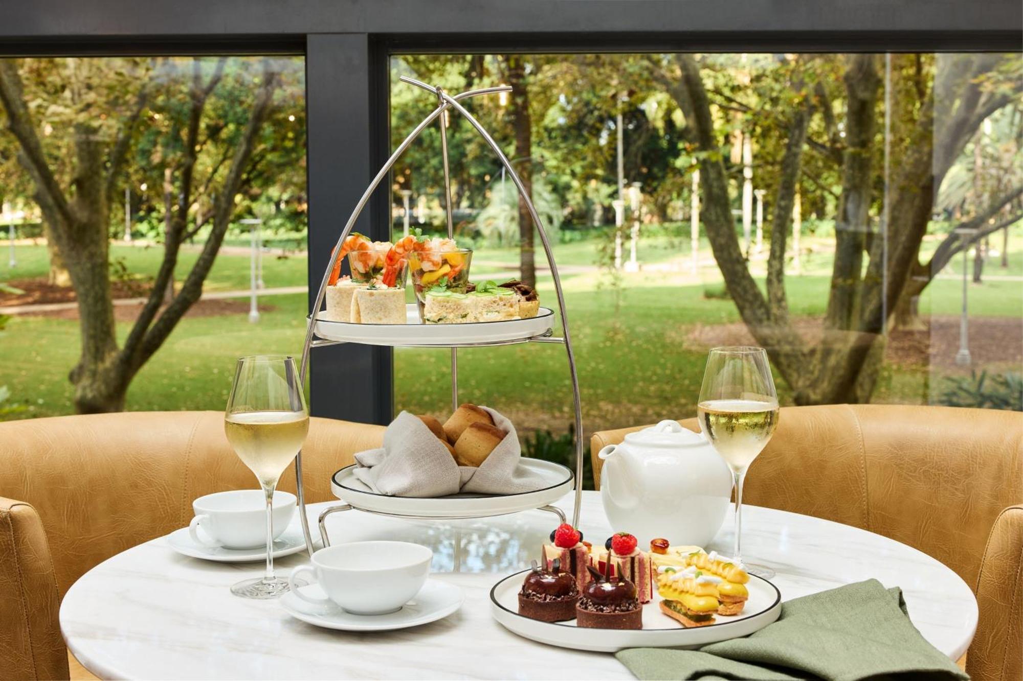 Sheraton Grand Sydney Hyde Park Exterior photo Afternoon tea at the St. Regis