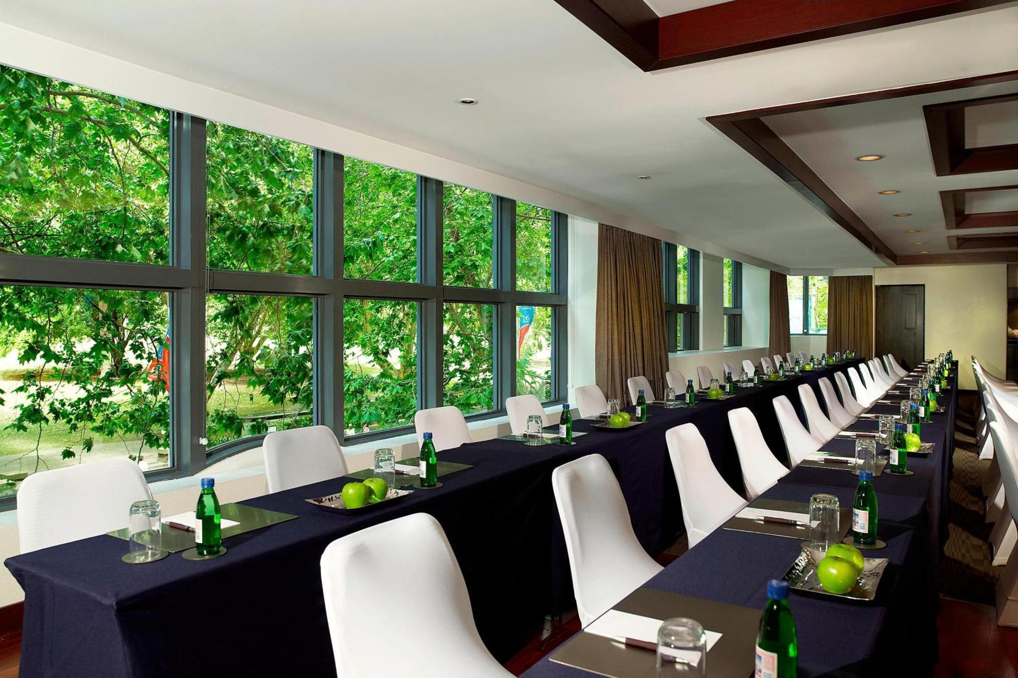 Sheraton Grand Sydney Hyde Park Exterior photo Meeting room