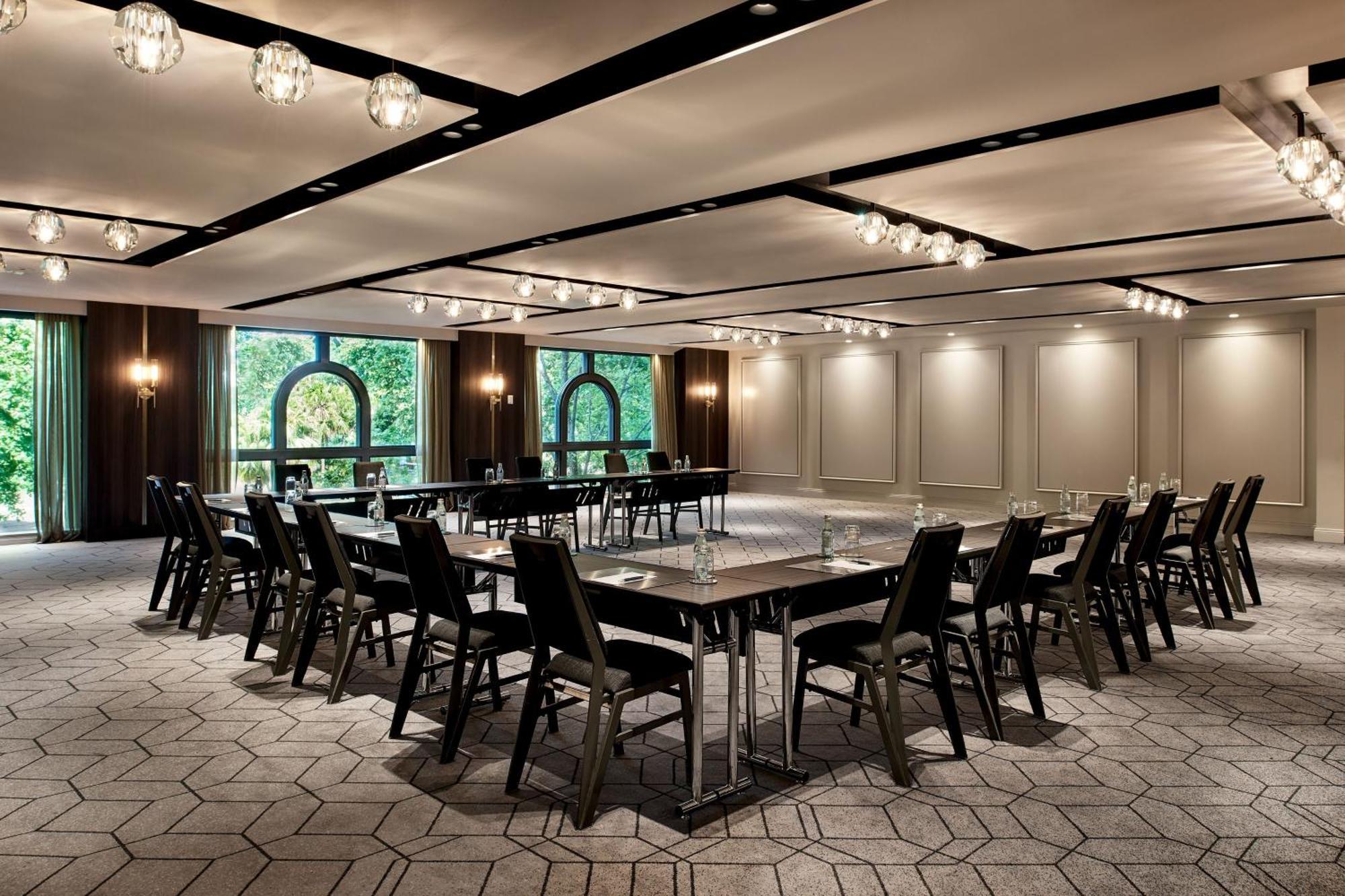Sheraton Grand Sydney Hyde Park Exterior photo The meeting room