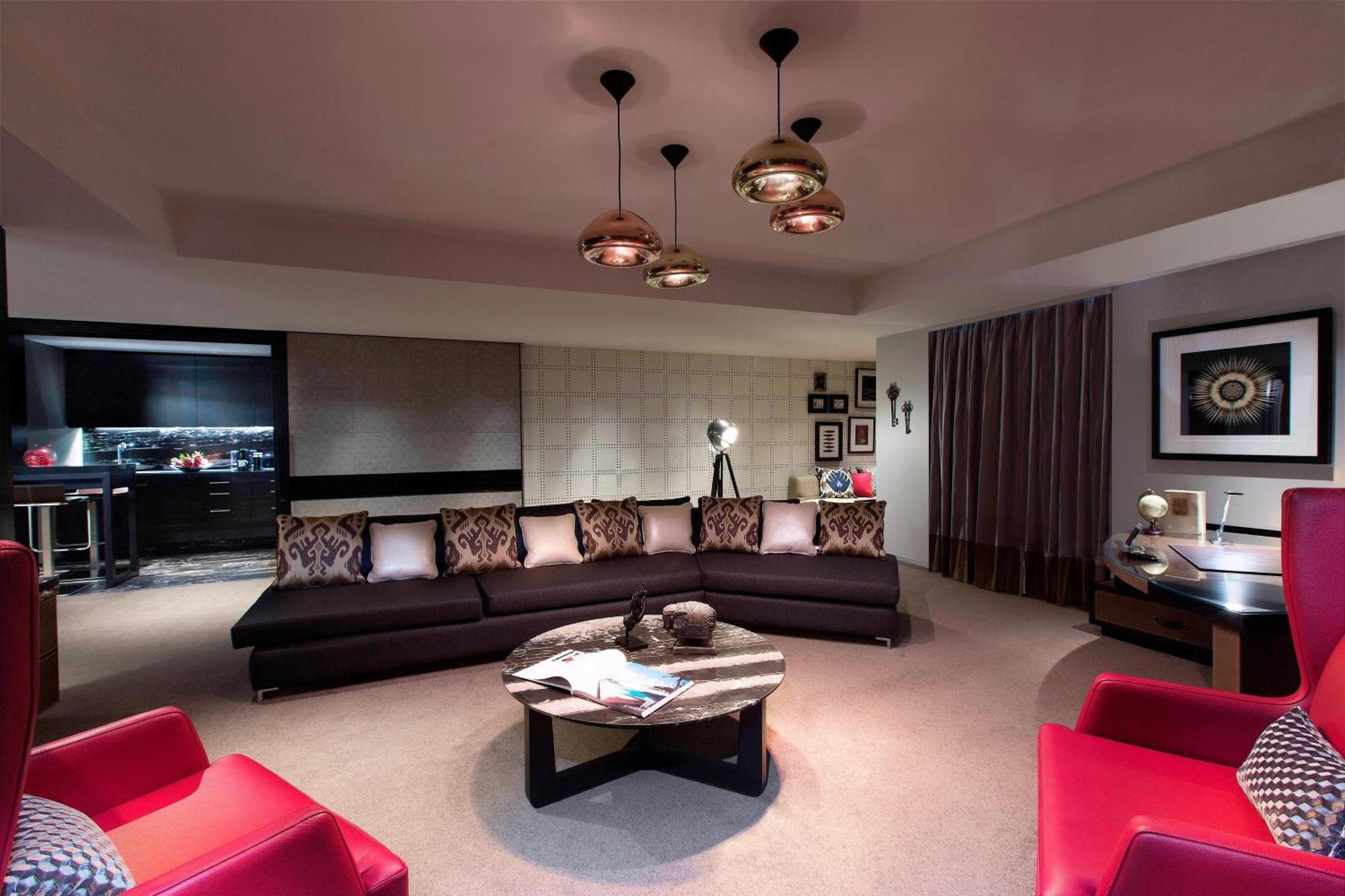 Sheraton Grand Sydney Hyde Park Exterior photo The living room of a suite at the Mandarin Oriental, London